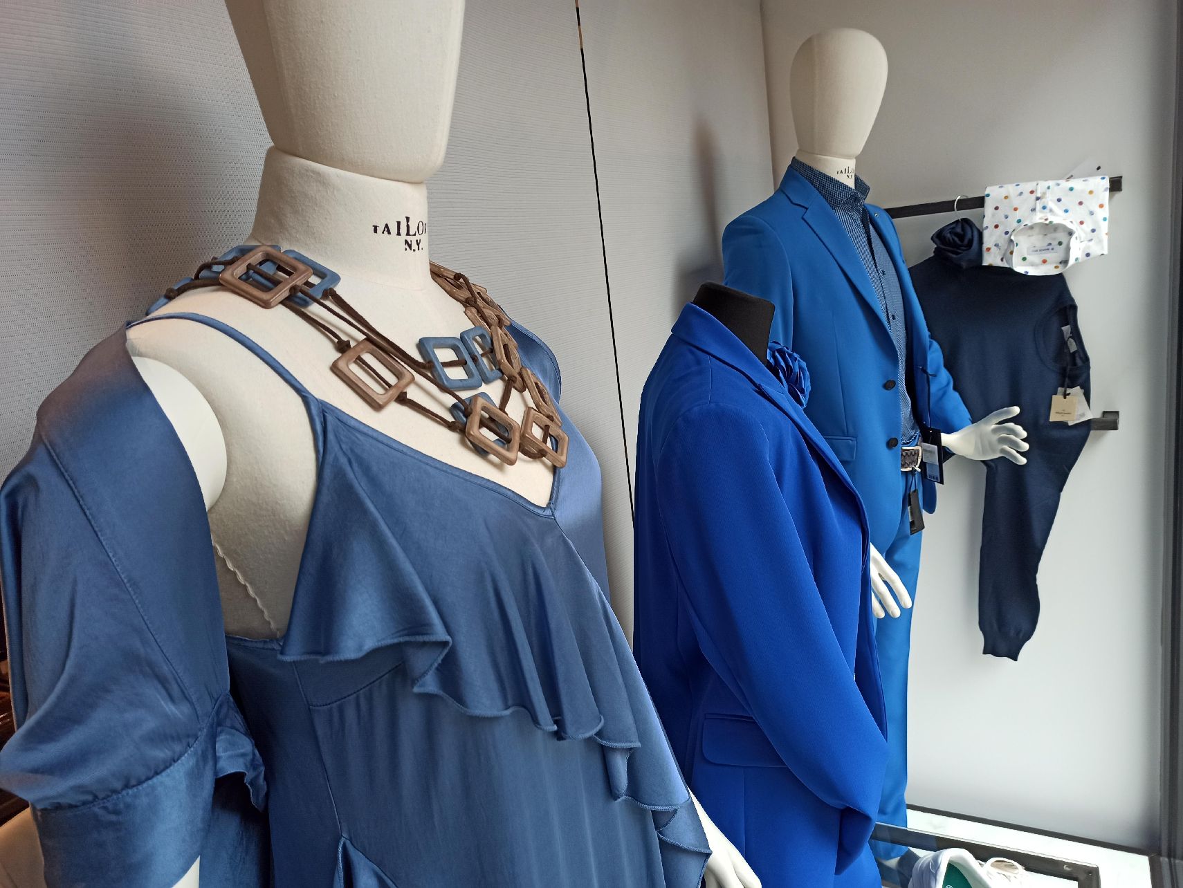 Vetrina uomo donna blu royal