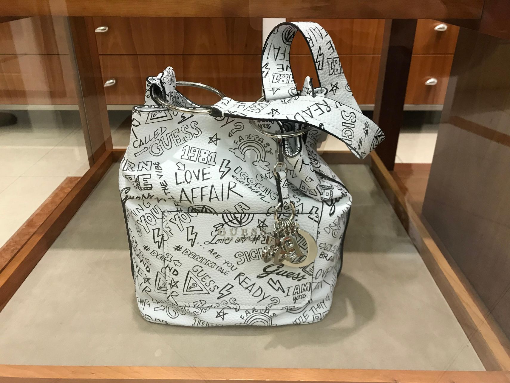 Borsa a secchiello Guess