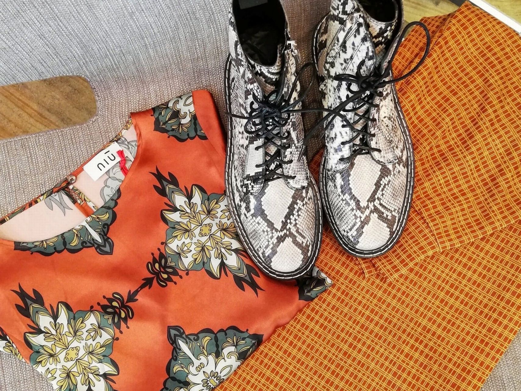 Niu fashio e Vic Matie scarpe, blusa, pantaloni