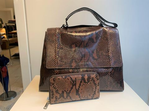 data di uscita: nessuna tassa di vendita negozio online Il nero di Vic Matié nelle vetrine di Caramello Store - Torino data di uscita: nessuna tassa di vendita negozio online Il nero di Vic Matié nelle vetrine di Caramello Store - Torino