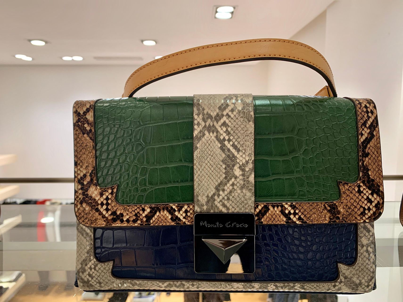 La mini-borsa Frida firmata Manila Grace.